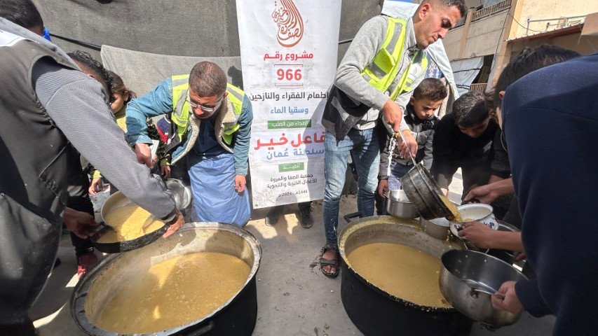 إطعام الفقراء والنازحين  + سقيا مــاء 966
