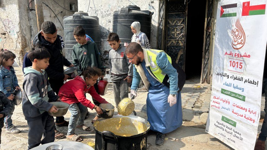 إطعام الفقراء والنازحين + سقيا ماء   1015