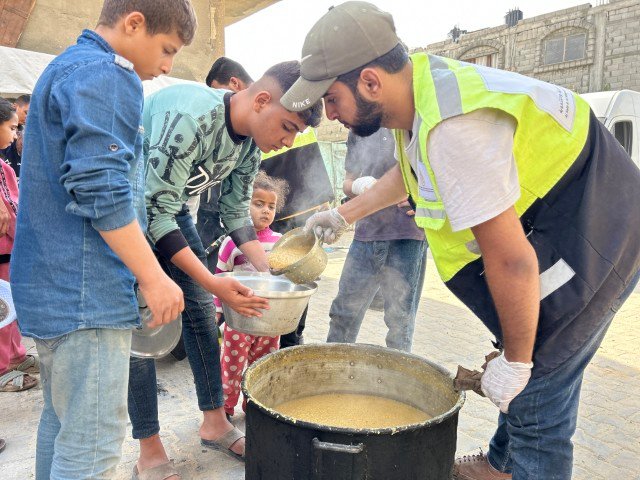 إطعام الفقراء والنازحين + سقيا ماء 1023