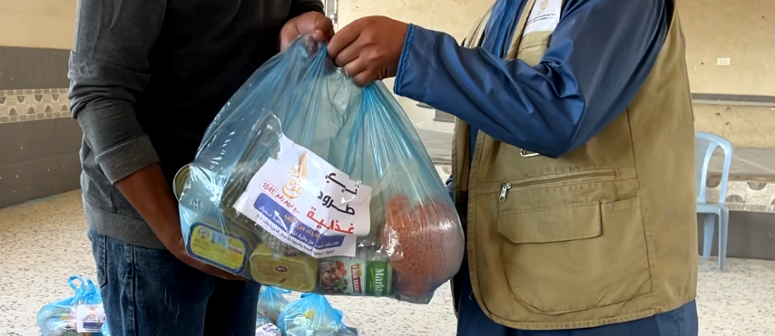توزيع طرود غذائية 1041