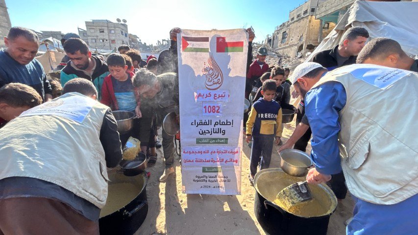 إطعام الفقراء والنازحين + سقيا ماء  1082