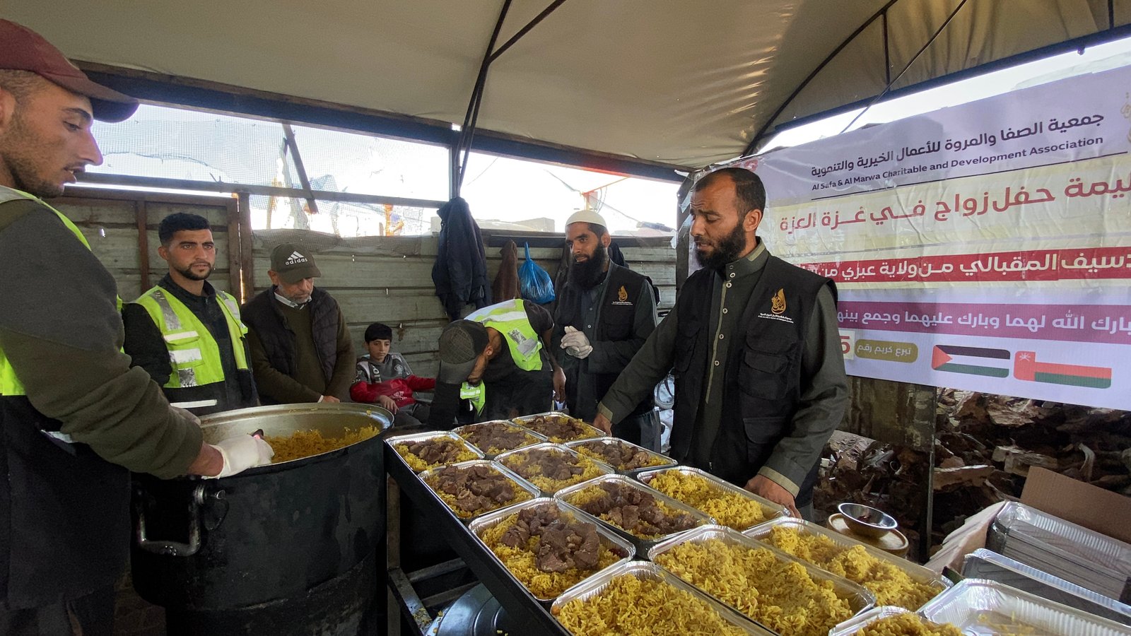 مشروع إطعام الطعام وتوزيع الوجبات الساخنة